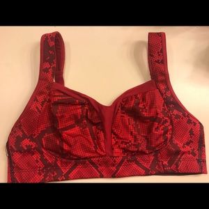 Tata tamer Lululemon bra